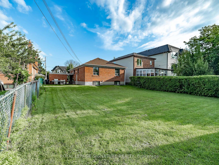 136 Regina Avenue, Toronto, ON, M6A 1R7 - 35