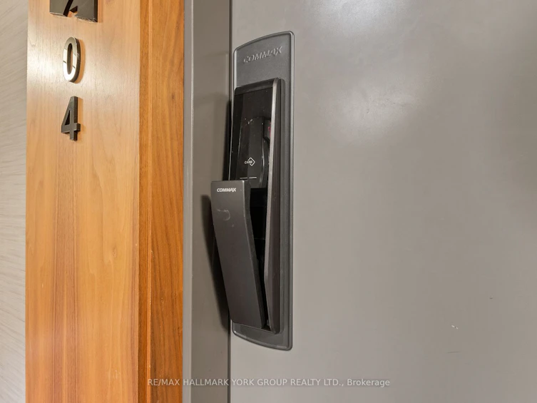 1204-10 York Street, Toronto, ON, M5J 0E1 - 4
