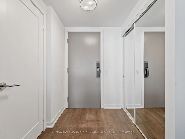 1204-10 York Street, Toronto, ON, M5J 0E1 - 5
