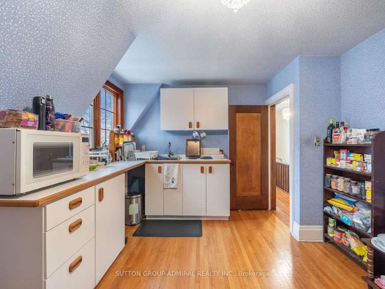 29 Strathgowan Crescent, Toronto, ON, M4N 2Z6 - 31