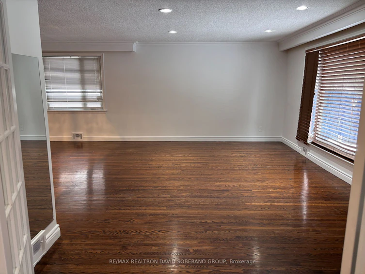 18 Lowesmoor Avenue, Toronto, ON, M3H 3H7 - 3