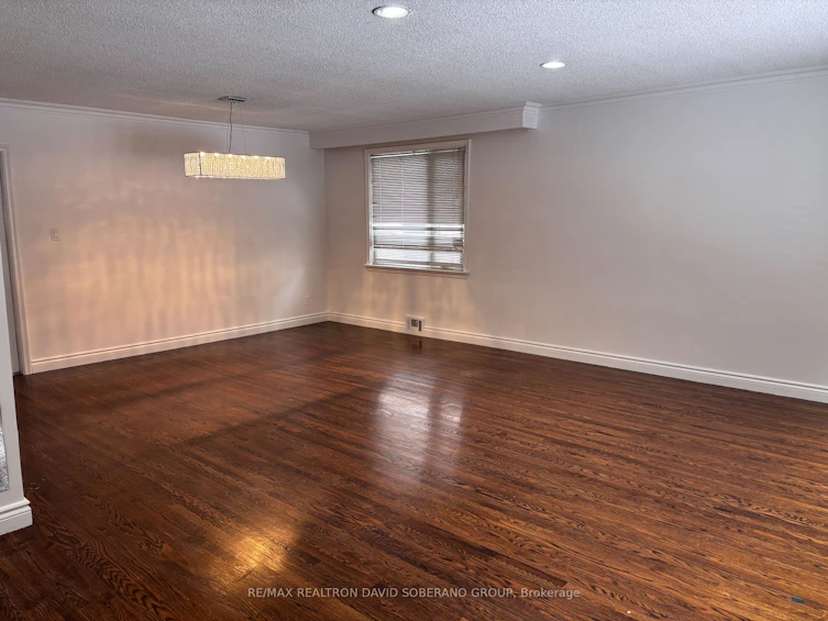 18 Lowesmoor Avenue, Toronto, ON, M3H 3H7 - 4