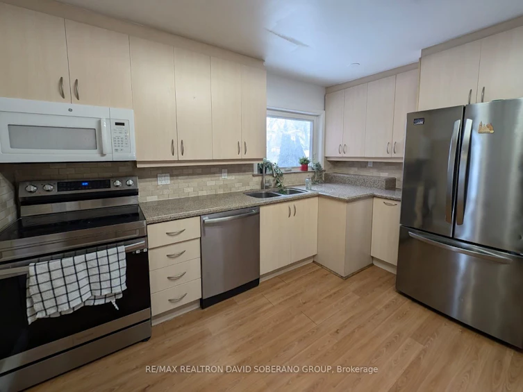 18 Lowesmoor Avenue, Toronto, ON, M3H 3H7 - 6
