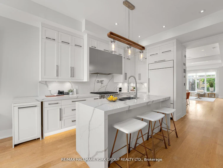 100 Roe Avenue, Toronto, ON, M5M 2H7 - 4