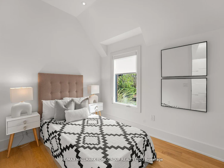 100 Roe Avenue, Toronto, ON, M5M 2H7 - 9