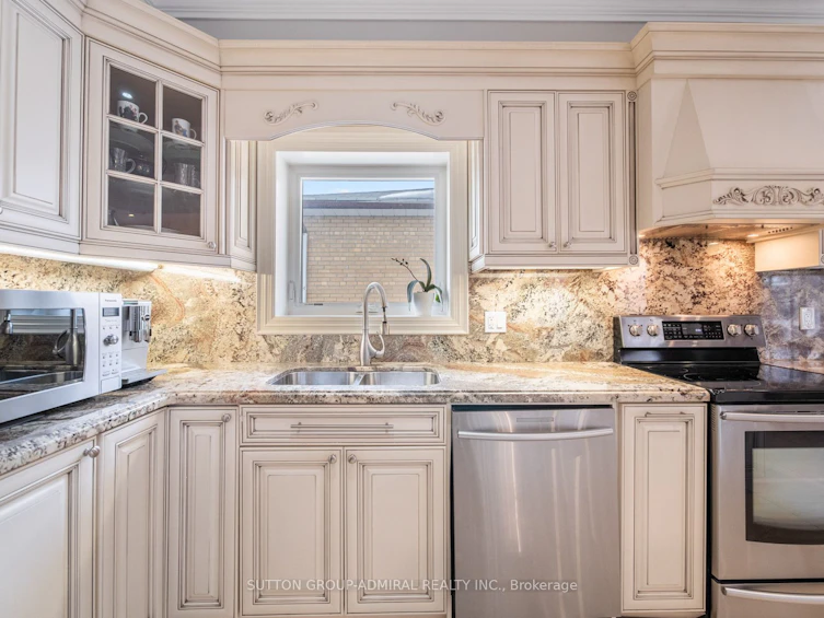 88 Combe Avenue, Toronto, ON, M3H 4J7 - 10