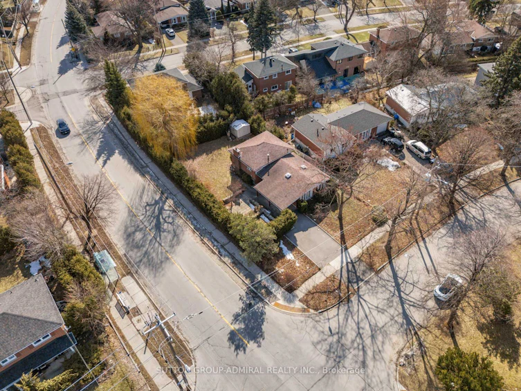 25 Hobart Drive, Toronto, ON, M2J 3J6 - 16