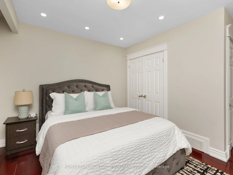 9 Brett Avenue, Toronto, ON, M3H 2W5 - 16