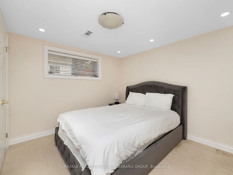 9 Brett Avenue, Toronto, ON, M3H 2W5 - 9