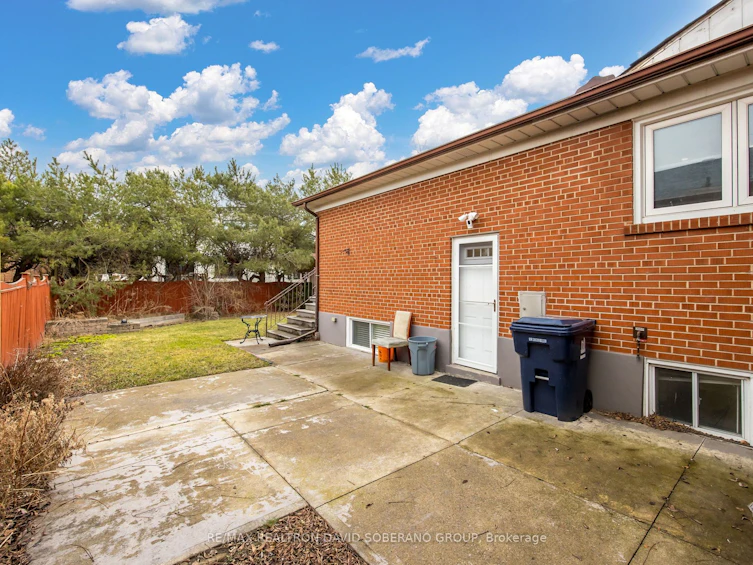 9 Brett Avenue, Toronto, ON, M3H 2W5 - 10