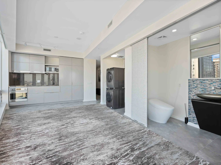 2612-197 Yonge Street, Toronto, ON, M5B 1M4 - 16