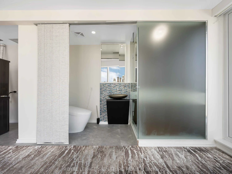 2612-197 Yonge Street, Toronto, ON, M5B 1M4 - 4