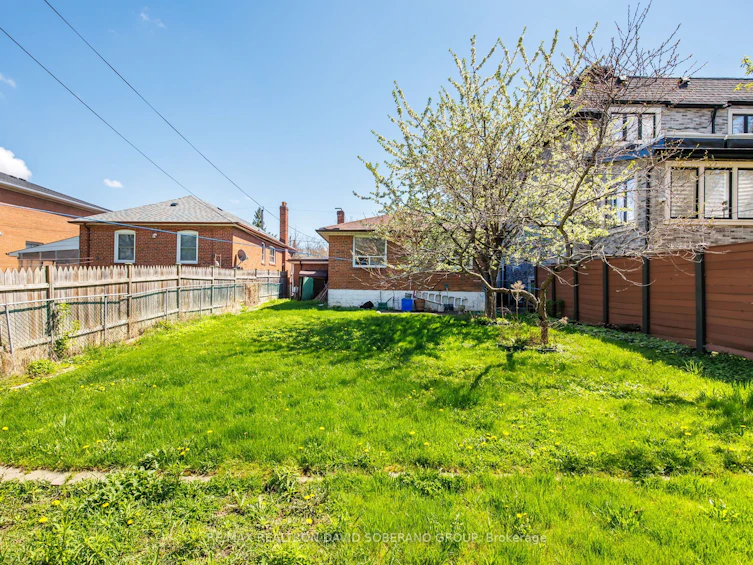 100 Sultana Avenue, Toronto, ON, M6A 1T3 - 21