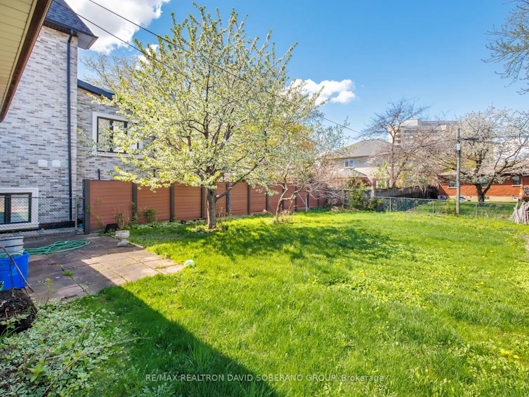 100 Sultana Avenue, Toronto, ON, M6A 1T3 - 19