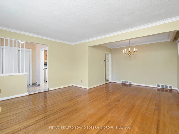 100 Sultana Avenue, Toronto, ON, M6A 1T3 - 6