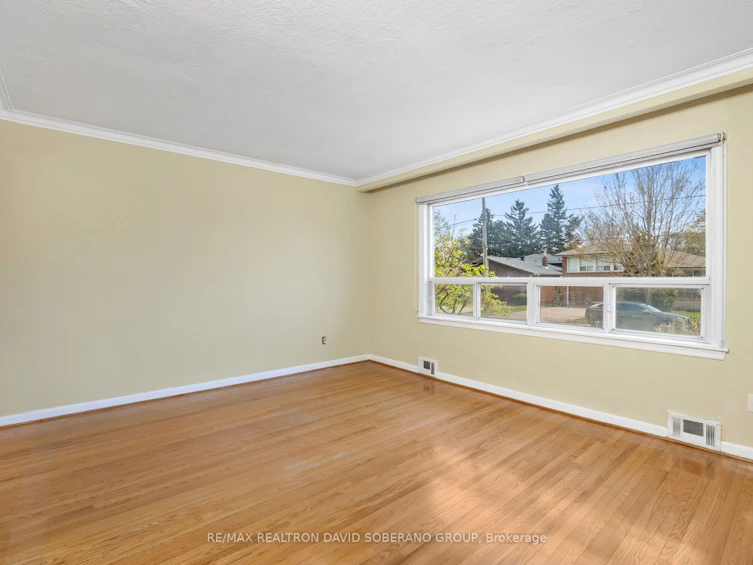 100 Sultana Avenue, Toronto, ON, M6A 1T3 - 5