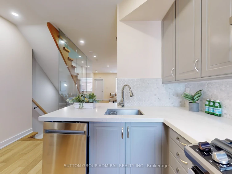 1216 Davenport Road, Toronto, ON, M6H 2G8 - 9
