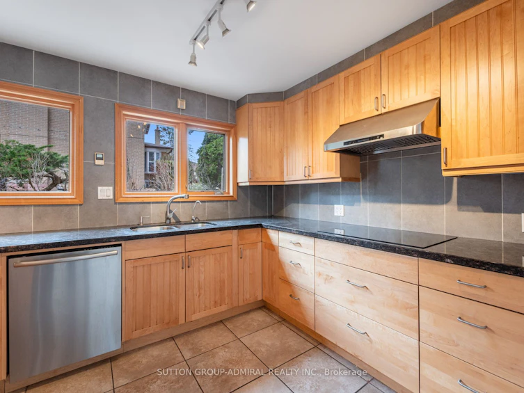 288 Newton Drive, Toronto, ON, M2M 2P8 - 4