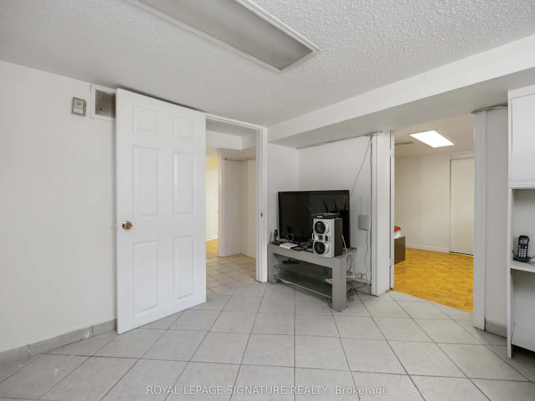42 Carr Street, Toronto, ON, M5T 1B5 - 27