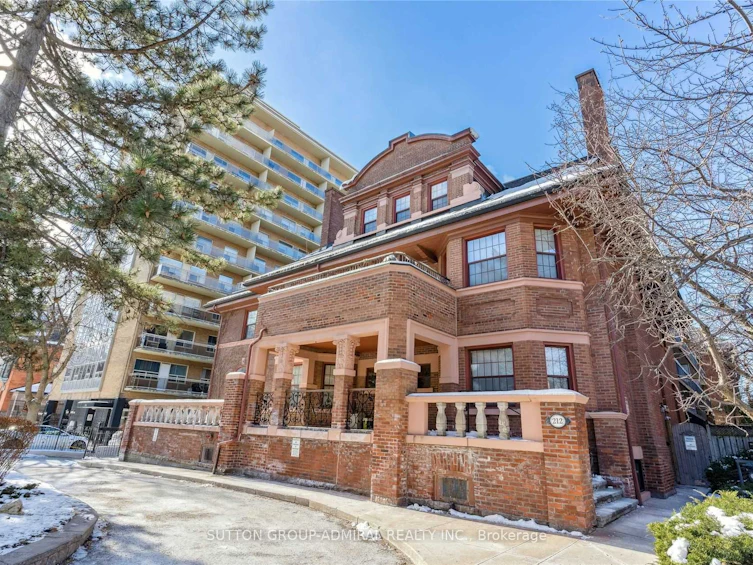302-212 St George Street, Toronto, ON, M5R 2N5