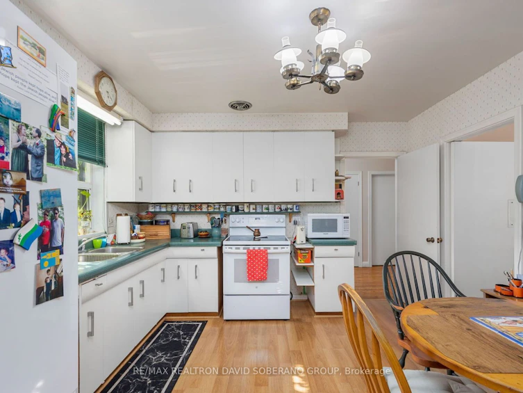 29 Artreeva Drive, Toronto, ON, M3H 4T7 - 11