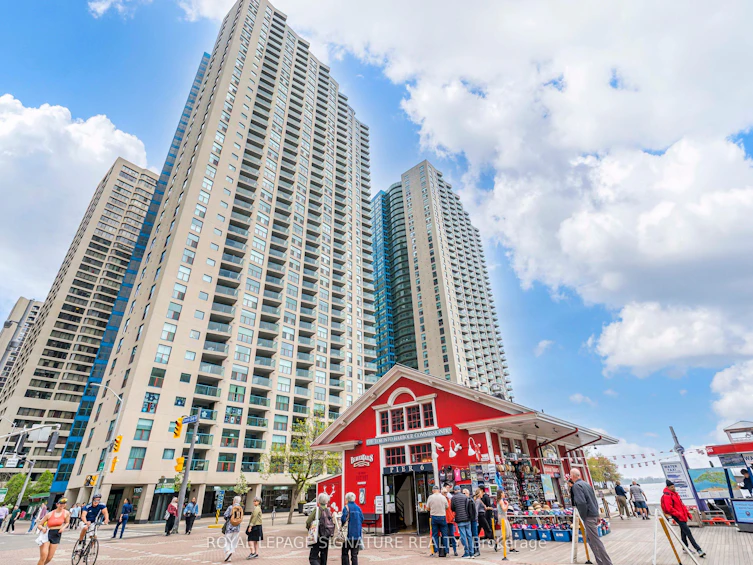 1812-99 Harbour Square, Toronto, ON, M5J 2H2