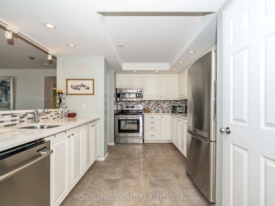 1812-99 Harbour Square - 4