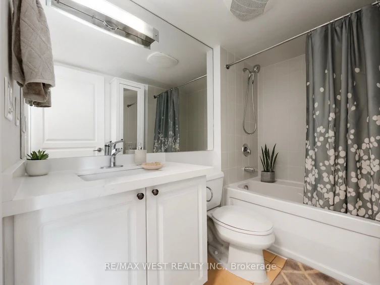710-18 Yonge Street, Toronto, ON, M5M 3G5 - 6