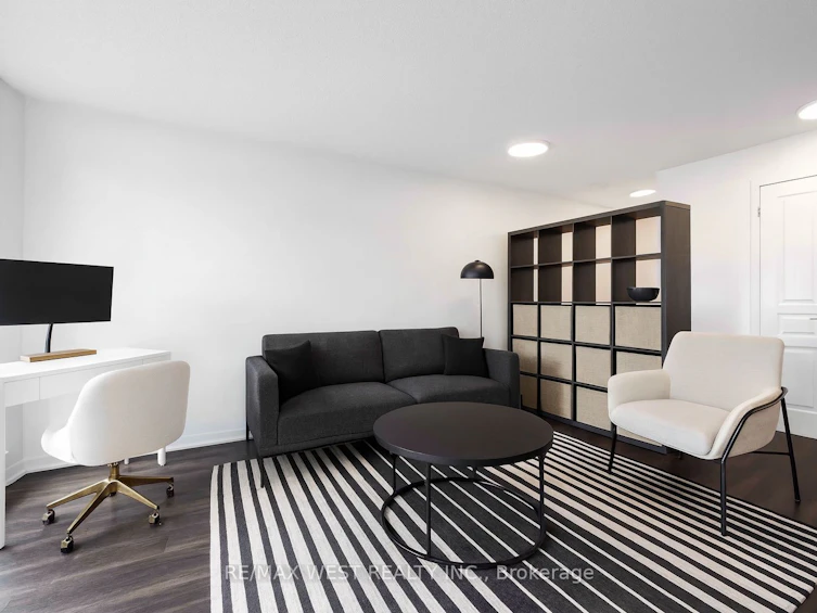 710-18 Yonge Street, Toronto, ON, M5M 3G5 - 5