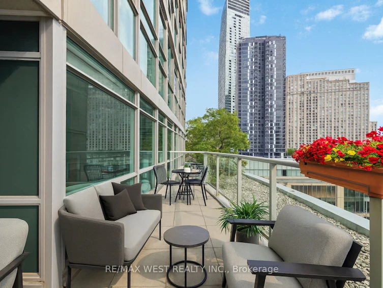 710-18 Yonge Street, Toronto, ON, M5M 3G5 - 2