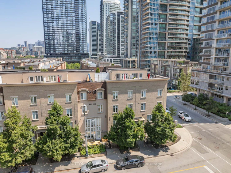 1230-21 Pirandello Street, Toronto, ON, M6K 3P4 - 26