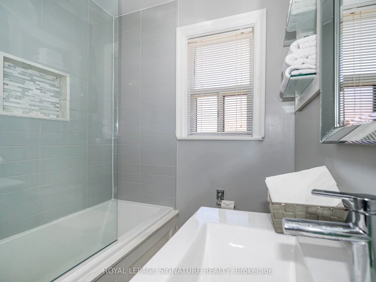 136 Regina Avenue, Toronto, ON, M6A 1R7 - 21