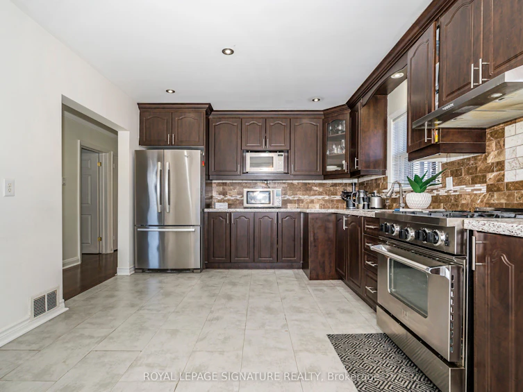 136 Regina Avenue, Toronto, ON, M6A 1R7 - 13