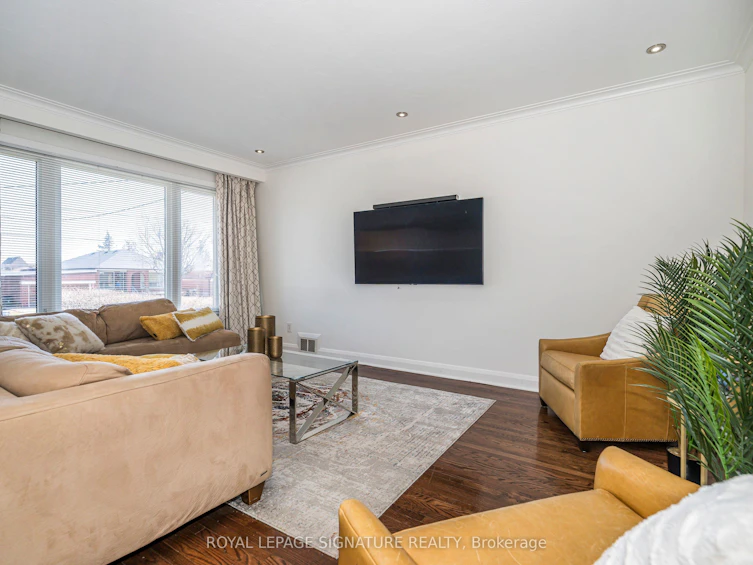 136 Regina Avenue, Toronto, ON, M6A 1R7 - 6