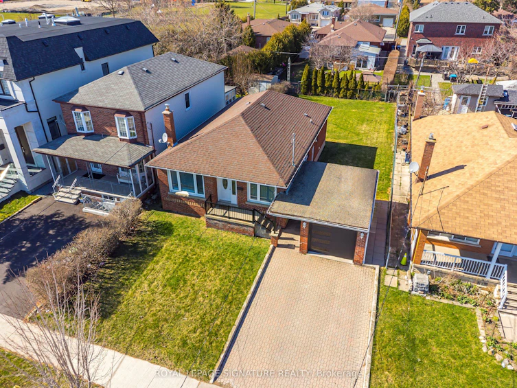 136 Regina Avenue, Toronto, ON, M6A 1R7