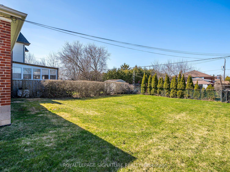 136 Regina Avenue, Toronto, ON, M6A 1R7 - 34