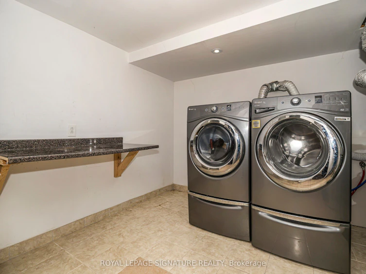 136 Regina Avenue, Toronto, ON, M6A 1R7 - 32