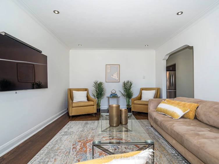 136 Regina Avenue, Toronto, ON, M6A 1R7 - 8