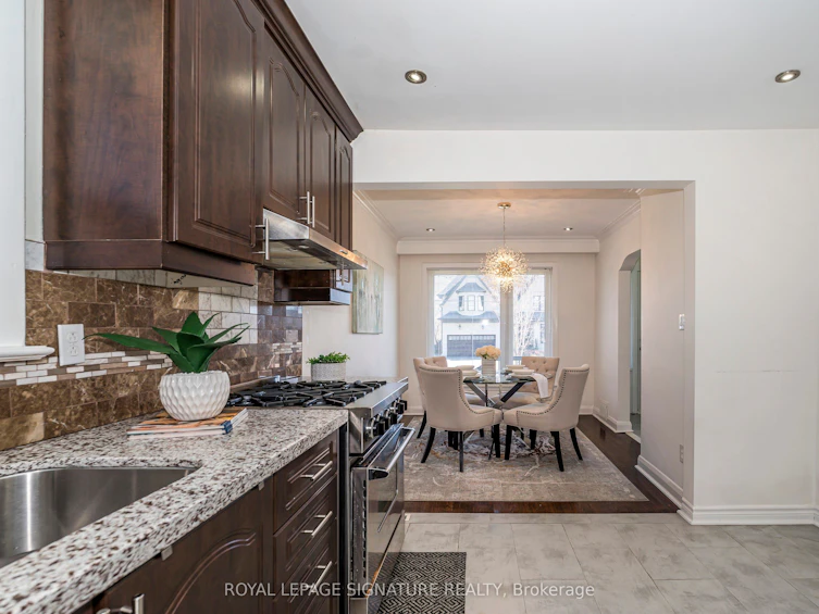 136 Regina Avenue, Toronto, ON, M6A 1R7 - 12