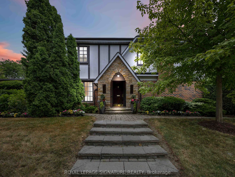 25 Harlington Road, Toronto, ON, M3B 3G3
