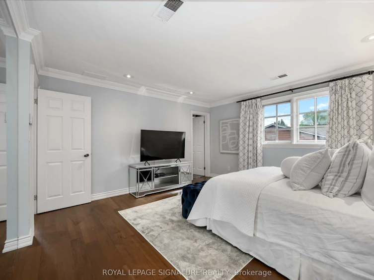 25 Harlington Road, Toronto, ON, M3B 3G3 - 26