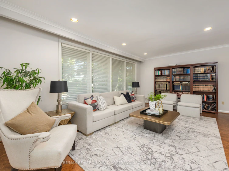 17 Erica Avenue, Toronto, ON, M3H 3H3 - 5