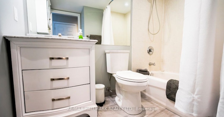 2525-230 Queens Quay W, Toronto, ON, M5J 2Y7 - 16