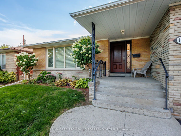 122 Collinson Boulevard, Toronto, ON, M3H 3C7 - 3