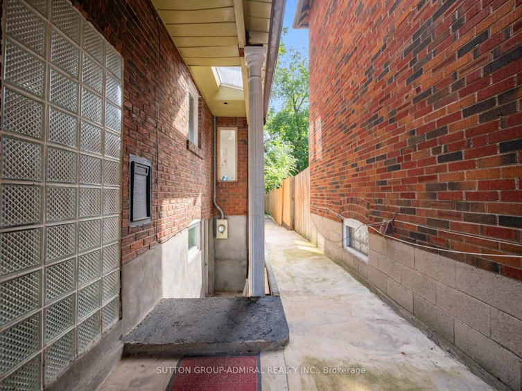 759 Eglinton Avenue E, Toronto, ON, M4G 2K8 - 40