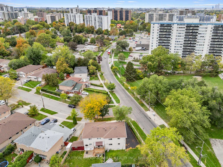 135 Elise Terrace, Toronto, ON, M2R 2W9 - 37