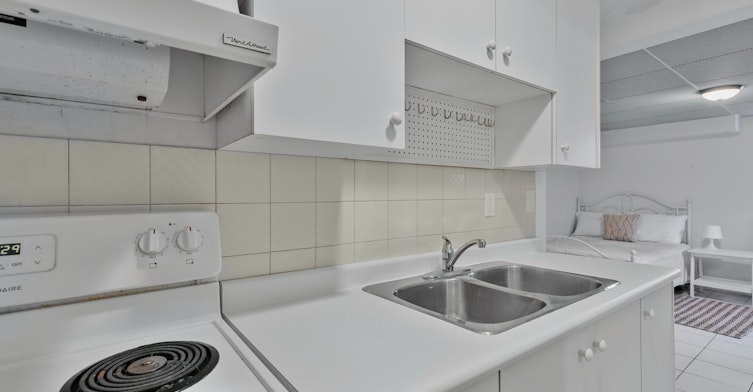 basement-148 Rusholme Road, Toronto, ON, M6H 2Y7 - 7