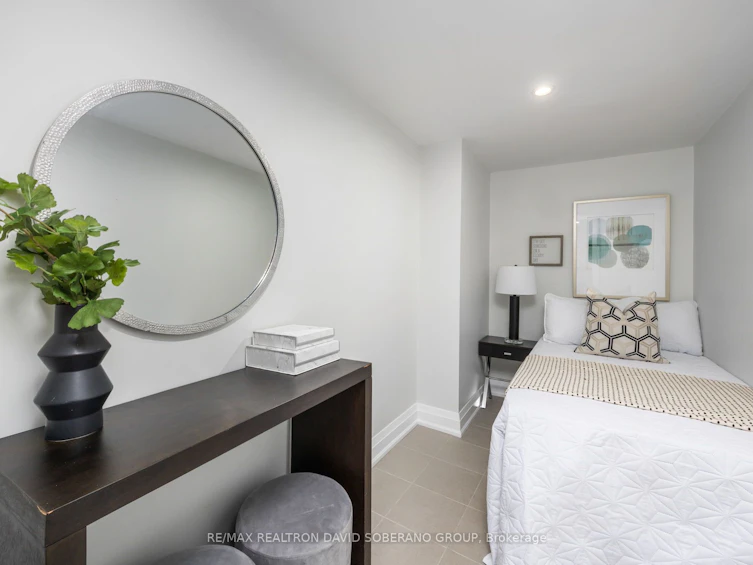 28 Touraine Avenue, Toronto, ON, M3H 1R1 - 28