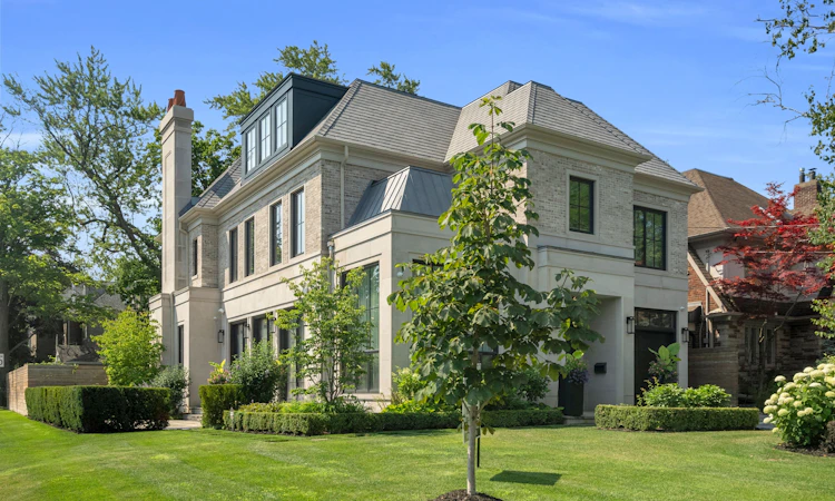 207 Strathallan Boulevard