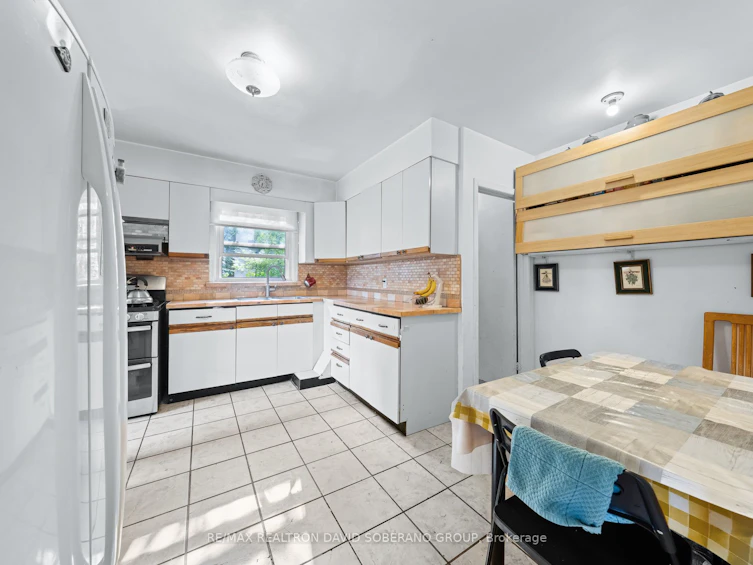 17 Wigan Crescent, Toronto, ON, M3H 3A3 - 11